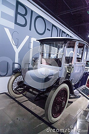 Battery powered 1915 Detroit Electric Model 61 Brougham Editorial Stock Photo